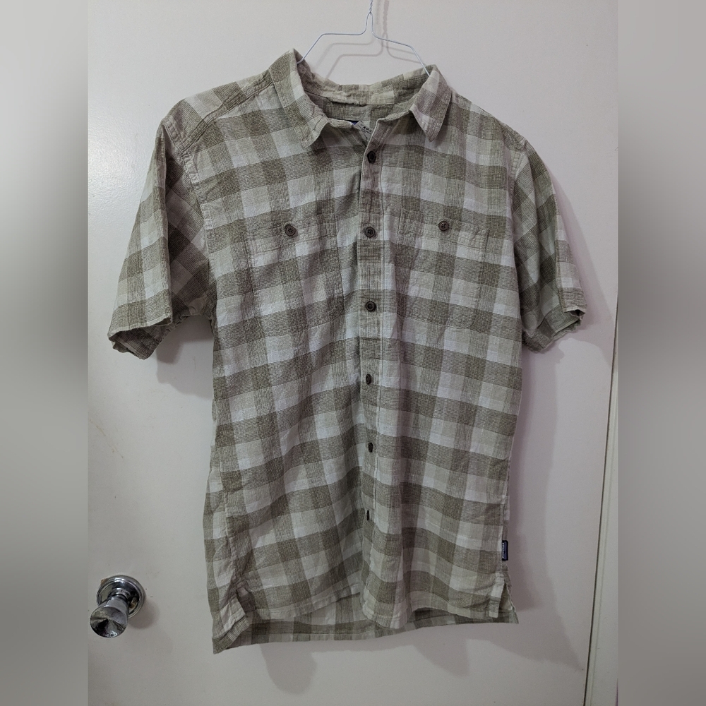 Patagonia men's size medium button down shirt